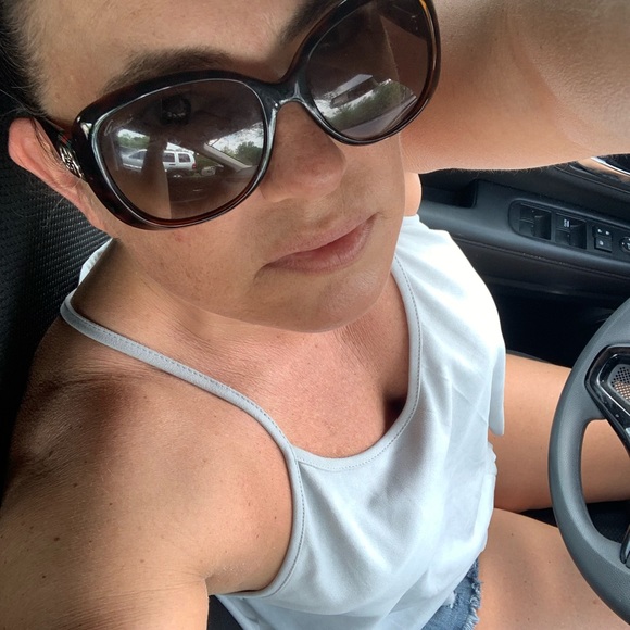 Meet your Posher, Jennifer - Picture 4 of 8